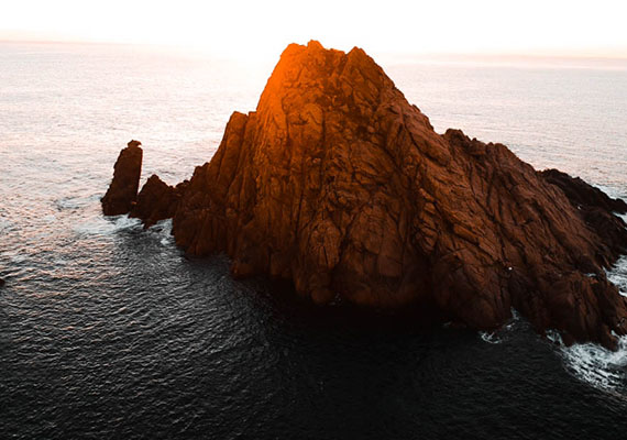 Sugar Loaf Rock in Dunsborough, Australia  /  © Ruud Bloemhof